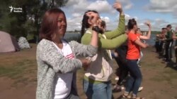 Кушнаренда ачылган аланда төрле милләт балалары башкортча өйрәнә