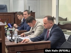 Віцепрем’єр, міністр національної єдності України Олексій Чернишов (другий зліва) у залі суду, Київ, 27 червня 2025 року