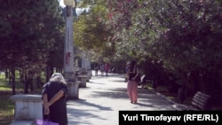 По словам парламентариев, создать закон, согласно которому малоимущие граждане будут получать пособия, соразмерные с прожиточным минимумом, невозможно в настоящий момент из-за элементарной нехватки средств