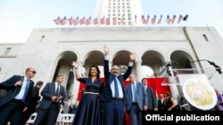 Премьер-министр Армении Никол Пашинян на митинге в Лос-Анджелесе, 22 сентября 2019 г. 