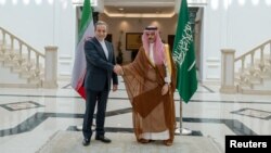 İranın xarici işlər naziri Abbas Əraqçi mayın 10-da Ciddədə Səudiyyə Ərəbistanının xarici işlər naziri şahzadə Feysəl bin Fərhan Əl Səud ilə görüşüb.