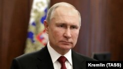 Половина з тих, хто не хоче переобрання Путіна, кажуть, що він «засидівся, набрид і йому пора на пенсію»