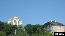 Родовий замок князів Острозьких і Богоявленський собор XV століття