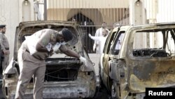 نیروهای پلیس عربستان در محل یک حمله انتحاری به مسجد شیعیان در خردادماه سال جاری