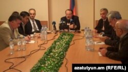 Представители четырех партий объявляют о формировании единого штаба по контролю за выборами, Ереван, 4 апреля 2012 г. 