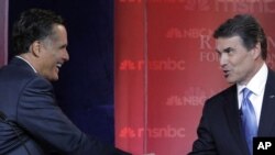 میت رامنی(چپ) به همراه ریک پری