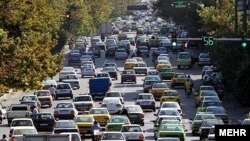 مصرف بنزین و گازوئیل کشور در سال جاری به ترتیب ۷/۵ و ۸ درصد رشد به نسبت سال گذشته داشته و به ارقام روزانه ۷۰ میلیون و ۱۰۵ میلیون لیتر رسیده است.