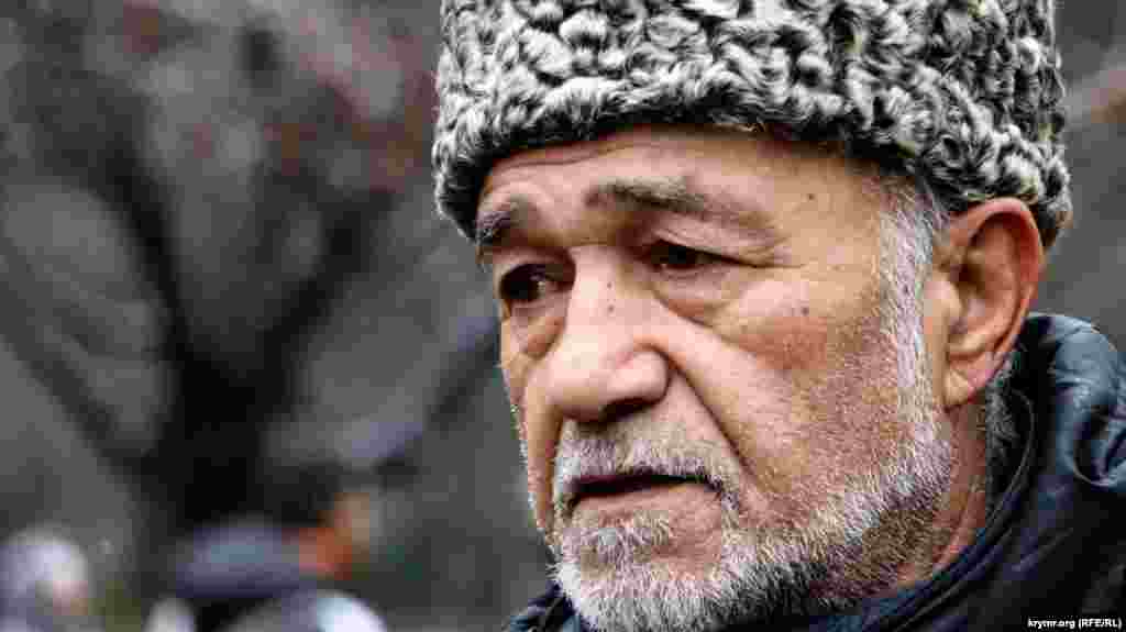 Ladin 2013 senesi Qırımda &laquo;Ukraina uquqı bar edi, oña köre bu timsaller yasaq altında degil. Cinayet işlemek kibi bir niyet de yoq edi&raquo;, dep hatırlattı. 