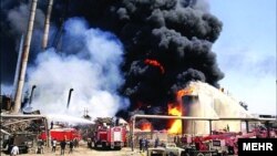 نشت و اشتعال سریع بنزین در یکی از واحدهای پالایشگاه تهران چهارشنبه موجب مرگ یک کارگر و مصدوم شدن یک کارگر دیگر شد.