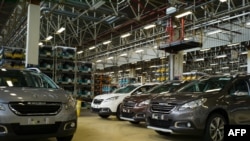 کارخانه پژو در فرانسه