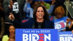 Сенатор Камала Гарріс, штат Каліфорнія, виступає на мітинговій кампанії за колишнього віцепрезидента-кандидата в демократичні кандидати в президенти Джо Байдена в середній школі «Відродження» в Детройті, 9 березня 2020 року