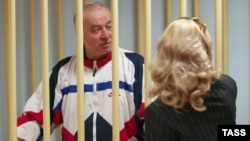 سرگی اسکریپال در سال ۲۰۰۶، در دادگاهی در مسکو