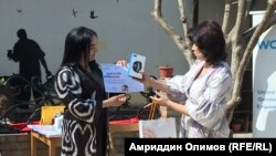 Премию Коалиции женщин-журналистов в сфере печати и интернета получила журналистка Джамиля Мирбозхонова