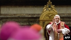 پاپ در مراسم تبرک کاردینال‌ها پیش از کریسمس در واتیکان (عکس: AFP)