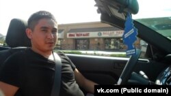 АҚШ-та «қаржылық алаяқтық жасады» деген күдікке ілінген қазақстандық Әлішер Омаров.  VKontakte әлеуметтік желісіндегі Әлішер Омаровтың атынан ашылған аккаунттағы сурет.