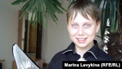 Сергей Базанов, "Жемқорлықпен күресетін Бауырсақ" компьютерлік ойынының авторы. Семей,  20 сәуір 2012 жыл.