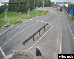 Мікола Статкевіч на беларуска-літоўскай мяжы. 11 верасьня 2025 году