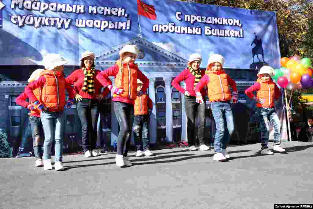 Баш калаанын аянты 12,7 миң гектар. Расмий маалыматтар боюнча 2012-жылдагы калк санак боюнча элдин саны - 874,4 миңге чукул деп айтылган. Бейрасмий маалыматтарга караганда, учурда Бишкекте миллиондон ашуун калк жашайт.&nbsp;&nbsp;