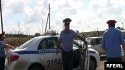 Armenia -- A police checkpoint on a road junction south of Yerevan, September 18, 2009.
