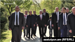 Экс-президент Армении Серж Саргсян в мемориальном комплексе «Цицернакаберд», Ереван, 24 апреля 2019 г.