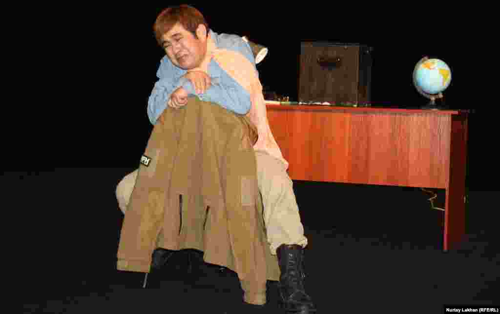 В образе Пьяницы.