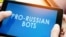 "Орусиячыл троллдор" деген жазуусу бар планшет. 