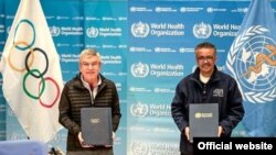 Президенти КБО Томас Бах ва мудири кулли СҶТ Тедрос Адан Гебрейюс