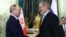 مسعود پزشکیان (راست) رئیس‌جمهور ایران در دیدار با همتای روس خود، ولادیمیر پوتین/ ۲۸ دی ۱۴۰۳