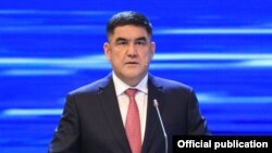 Курсан Асанов.