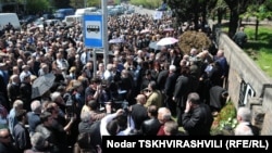 Смогут ли правозащитники и близкие погибшего вывести на улицы людей – неизвестно, однако в социальных сетях уже начали писать о том, что убийство Вазагашвили для «Грузинской мечты» может стать тем же, что и «тюремные кадры» для «Нацдвижения»