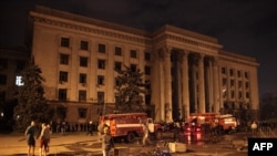 Пожежники біля Будинку профспілок в Одесі. 2 травня 2014 року