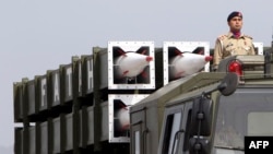 موشک‌های پاکستانی از نوع «فتح» که روز دوشنبه آزمایش شد