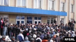 Нарындагы апрель айындагы митинг акциялары (архивдеги сүрөт) 