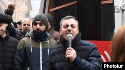 Представитель Верховного органа АРФ «Дашнакцутюн» Ишхан Сагателян во время митинга на Площади Республики в Ереване, 22 декабря 2020 г.