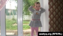 Екінші қабаттан құлаған Фатима Ғалымжанқызы. Алматы, 5 маусым 2014 жыл.  