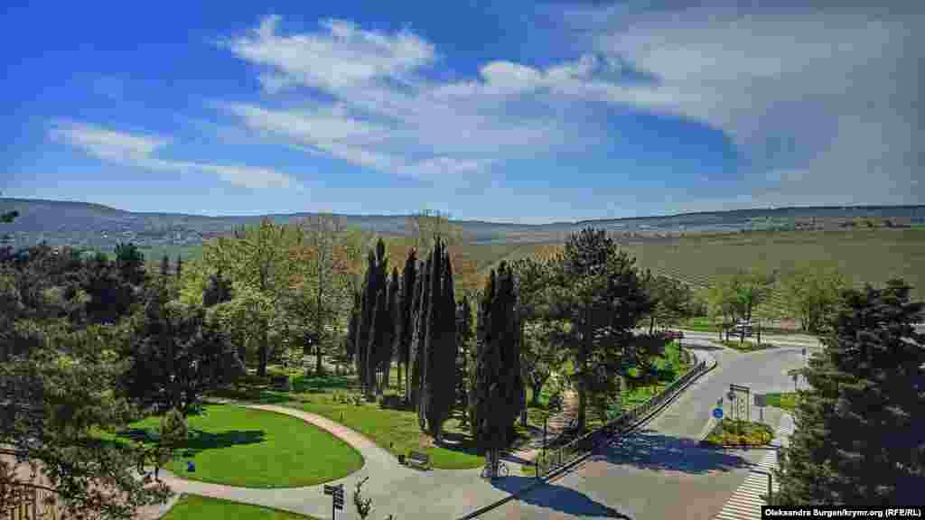 Şeerniñ kirişindeki Balıqlava parkınıñ manzarası