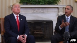 بارک اوباما (راست) و دونالد ترامپ پس از یک ساعت‌ونیم مذاکره در کاخ سفید.