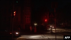 У міністерстві нагадали, що 2 грудня у всіх регіонах України застосовуються графіки погодинних відключень і графіки обмеження потужності для промислових споживачів і бізнесу