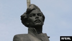 Помнік Максіму Багдановічу ў&nbsp;Менску