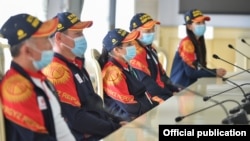 Паралимпийцы на встрече с главой кабмина Улукбеком Мариповым. 17 августа 2021 года.