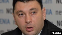 Пресс-секретарь правящей Республиканской партии Армении, вице-спикер Национального Собрания Армении Эдуард Шармазанов (архив)