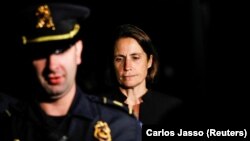 Ексдиректорка департаменту Білого дому з питань Росії та Євразії Фіона Гілл після свідчень у Конгресі у рамках розслідування щодо процедури імпічменту Дональду Трампу. Вашингтон,14 жовтня 2019 року