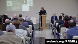 Кандыдат гістарычных навук Ніна Стужынская выступае на канфэрэнцыі «Беларуская дзяржаўнасьць. Гісторыя і сучаснасьць» 