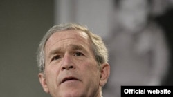 بوش: من مطمئنم که یک پیغام موثر به ایرانی ها نشان می دهد که ایالات متحده بخشی از یک گروه «کر» است تا اینکه یک صدای تنها باشد.