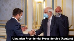 Президент України Володимир Зеленський (л) і голова дипломатії ЄС Жозеп Боррель у Києві, 22 вересня 2020 року