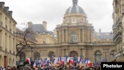 Решение французских сенаторов продолжило ту линию, которую под занавес 2011 года обозначили депутаты нижней палаты Национального собрания