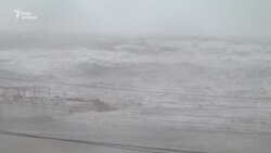 В Одесі вирувала буря: шторм, повалені дерева, хаос на дорогах (відео)