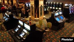 Խաղատուն Երեւանի մերձակայքում, արխիվ