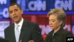 سئوال اين است که حضور دو کانديدای زن و سياه پوست در اين رقابت ها چه پيامی را درباره تغيير ديدگاه مردم آمريکا نسبت به جنسيت و نژاد در بر دارد؟