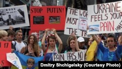 Iамерка -- Оьрсийчоьнна дуьхьал санкцеш а кхайкхош, Украинин эскарна герз далар доьхуш бу хIара нах Нью-Йоркехь , 19Товб2014